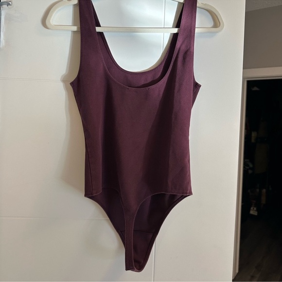 Aritzia Scoop Neck Bodysuit - Picture 4 of 8